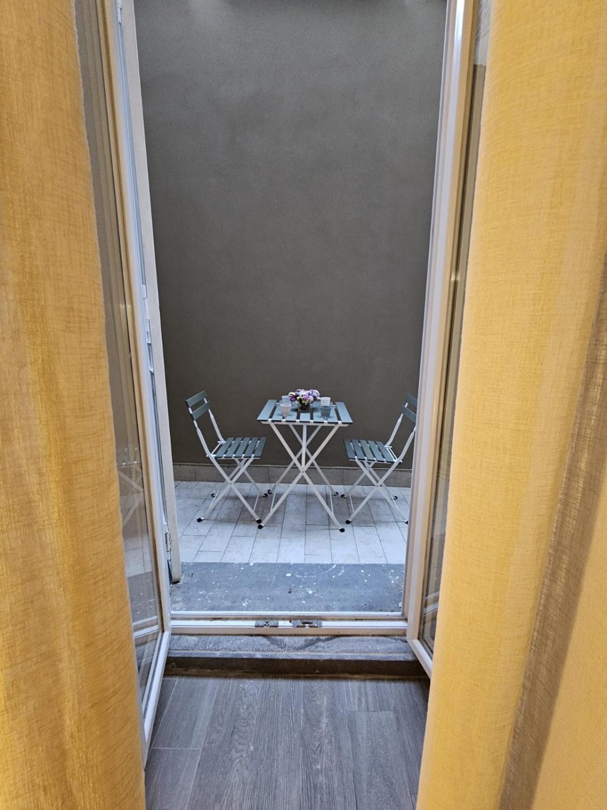 Bed and Breakfast Napoli The Charme Exterior foto