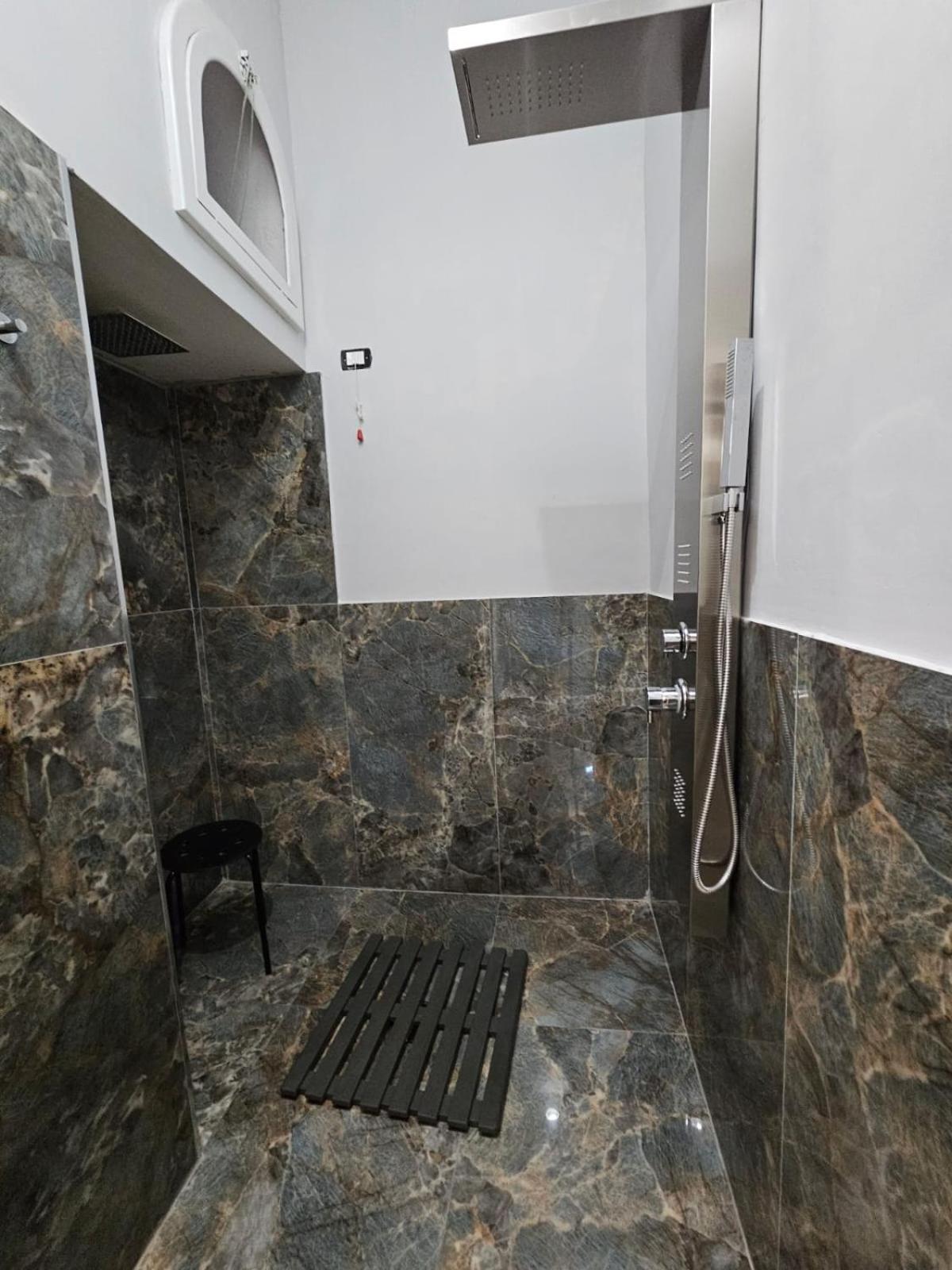 Bed and Breakfast Napoli The Charme Exterior foto