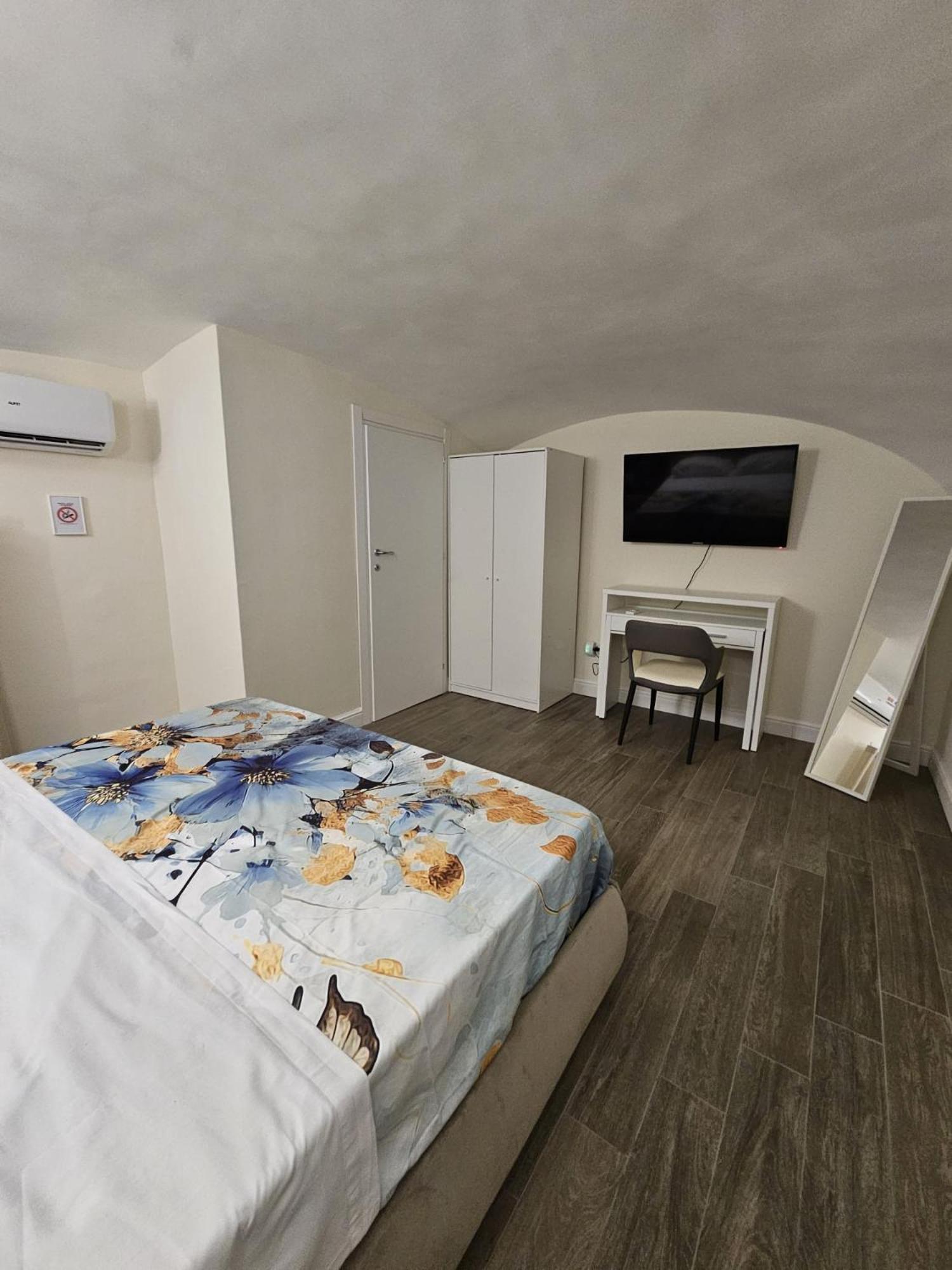 Bed and Breakfast Napoli The Charme Exterior foto